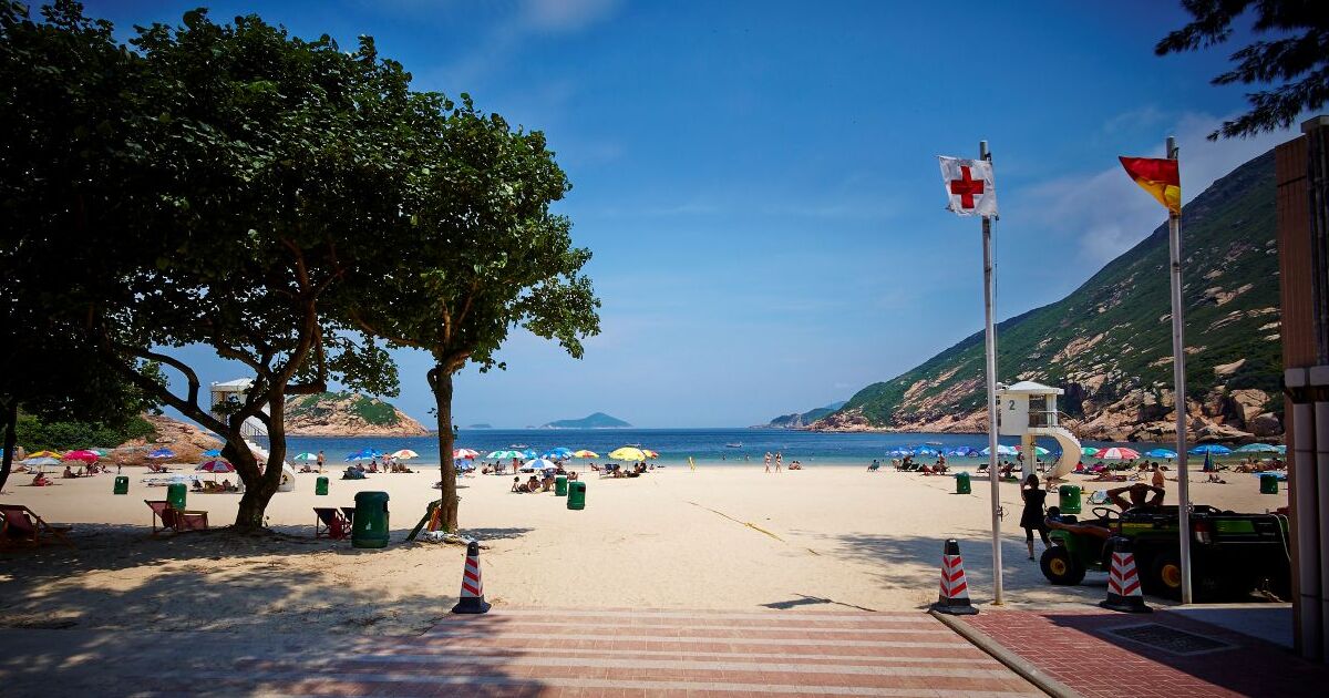A path leading into Shek O Beach.